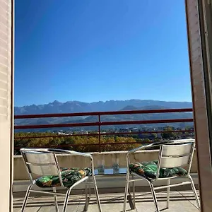 2-terrasses-vue-3-massifs-garage-prive.hotels-rhonealpes.com/